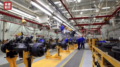 紅色財經 信物百年 第六十四集丨山溝溝誕生的汽車廠 遠銷80多個國家和地區 一盞馬燈,照亮新中國汽車工業體系之路